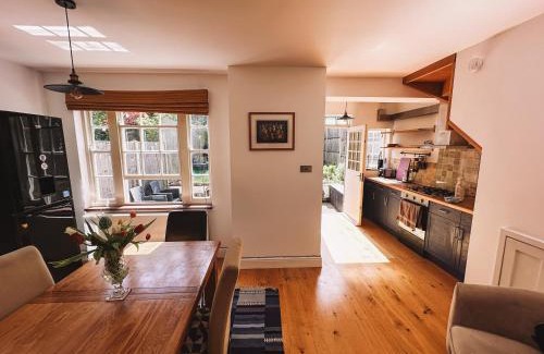 Burnt Oak House | Majestic Property