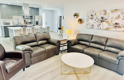West University House | Majestic Reno Villa|4Bedrooms|Sleeps14