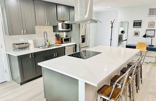 West University House | Majestic Reno Villa|4Bedrooms|Sleeps14
