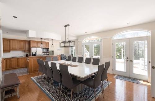 Les Pays-d'en-Haut Regional County Municipality House | Majestic Retreat in the Laurentians