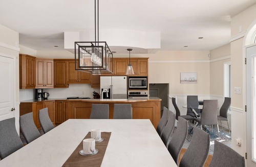 Les Pays-d'en-Haut Regional County Municipality House | Majestic Retreat in the Laurentians