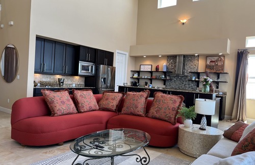 Ruskin House | Majestic Sunset Dolphin-Total Luxury on Tampa Bay