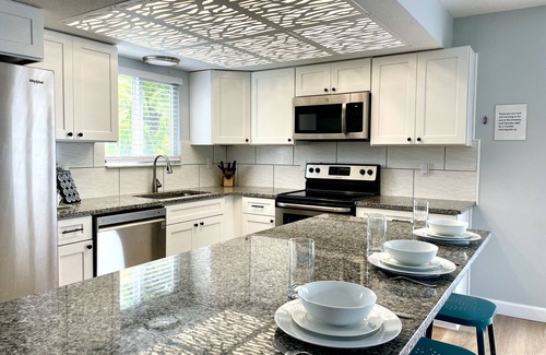 Englewood House | Majestic Sunsets on the Beach just 50 steps away + 2 King beds