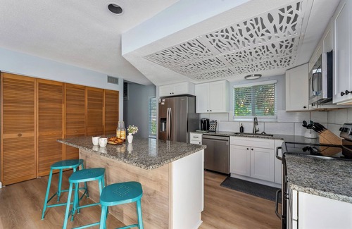 Englewood House | Majestic Sunsets on the Beach just 50 steps away + 2 King beds