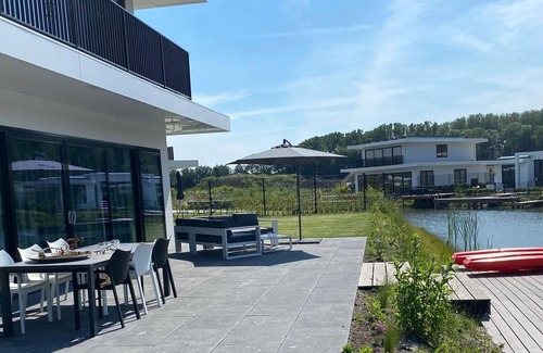 Zeewolde Villa | Majestic villa in Zeewolde with garden