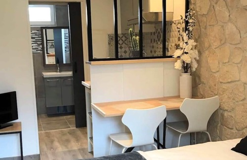 Ambilly Apartment | MajorBnB /Deco studio near Geneva with parking D1
