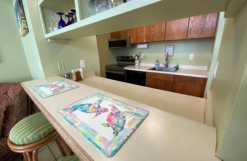 Maalaea Condo | Makani A Kai B5 Ocean Front condo 10 yards from private beach access.