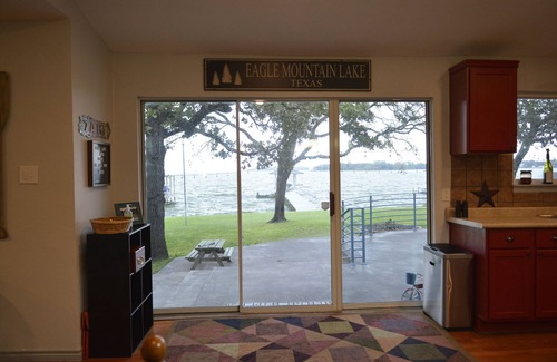 Azle House | Make memories in this cozy water front house on Eagle Mountain Lake.