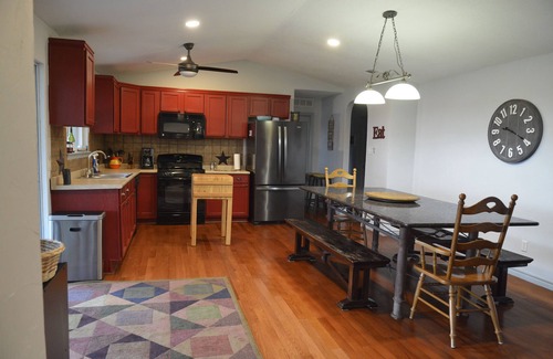 Azle House | Make memories in this cozy water front house on Eagle Mountain Lake.