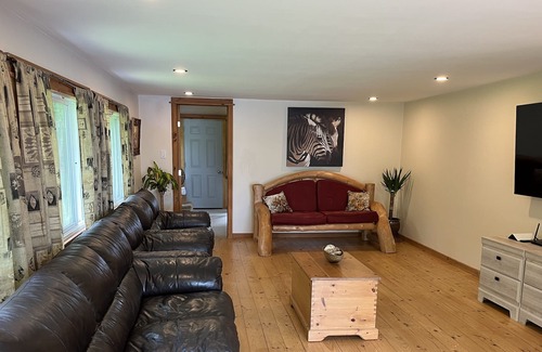 Lanark Highlands Cottage | Make Memories with family/friends at our beautiful Lake front Macwan's Cottage