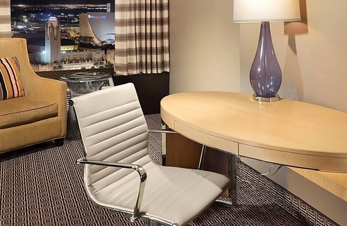 Downtown Las Vegas Hotel | Make Your Trip Unforgettable! 3 Convenient Units, Free Parking, Outdoor Pool