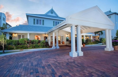 Rodney Bay Apartment | Making The Best Memories Along The Way! Outdoor Pool, Free Parking, Onsite Spa!
