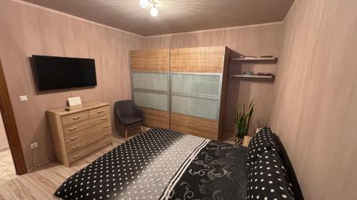 Pecs Apartment | Makra-tető Öregtölgy Apartman