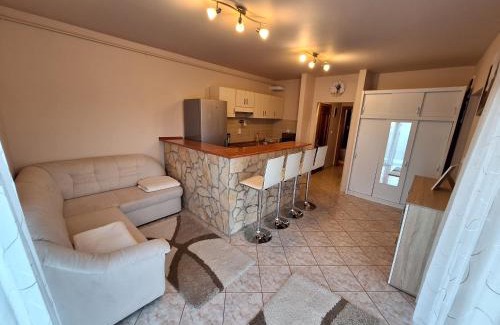 Pecs Apartment | Makra-tető Öregtölgy Apartman