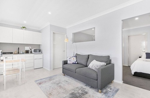 Louth Park Apartment | Mala Retreat, Shiraz-Chardonnay Rooms Sleeps 7
