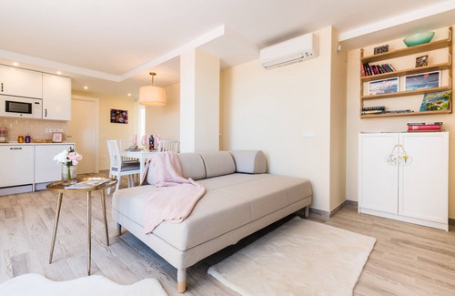 El Ejido Apartment | Malaga Centro. Free private parking. Cathedral views. Air conditioned.
