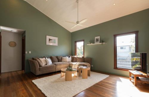 Dicky Beach House | Malakai Beach House