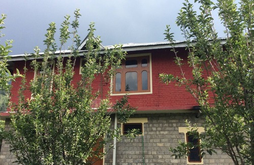 Manali House | Malana Heights Far from Maddling Crowd.