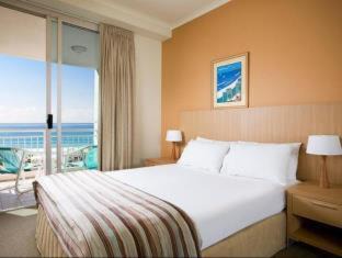 Main Beach Apartment | Maldives Resort Main Beach, Gold Coast