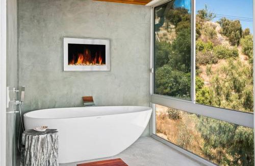 Malibu Villa | Malibu Glass House: Architectural w 180deg Views
