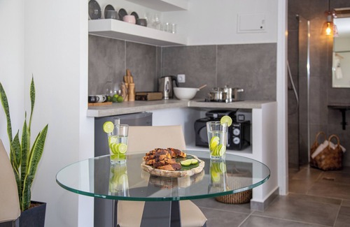 Lassi Apartment | Malibu Master Suite
