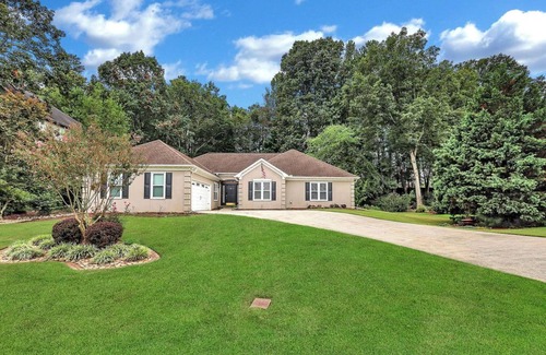 Buford House | Mall of GA 3BR Getaway Sleeps 10+Game Room Wi-Fi