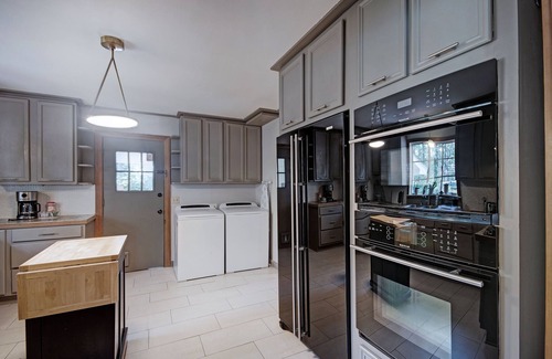 Tougaloo House | Mallard Manor: 3bd/2ba Home near WholeFoods