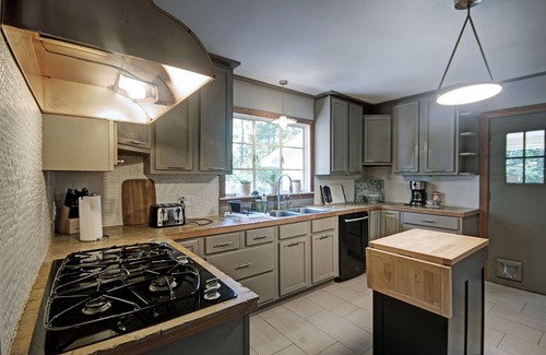 Tougaloo House | Mallard Manor: 3bd/2ba Home near WholeFoods