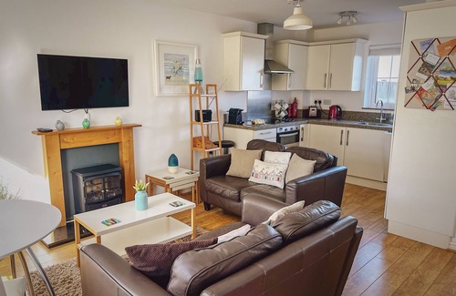 Camber Cottage | Mallow Cottage - a cottage that sleeps 4 guests in 2 bedrooms
