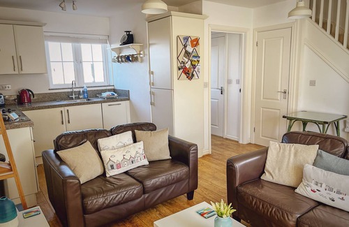 Camber Cottage | Mallow Cottage - a cottage that sleeps 4 guests in 2 bedrooms