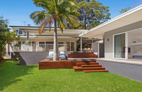 Macmasters Beach House | MALOLO | Costal Retreat , WIFI | Accom Holidays