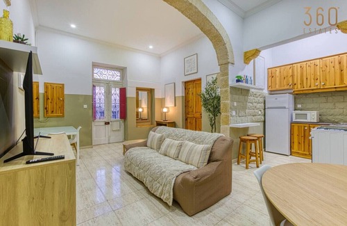 Senglea Apartment | Maltese Maisonette in Historic Isla with Sea Views
