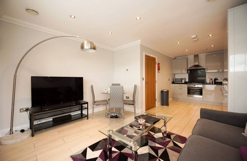 Reading Apartment | Malthouse Court -Luxury 2-Bed Penthouse w Balcony