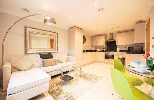 Reading Apartment | Malthouse Court - Premier 2-Bed with Terrace