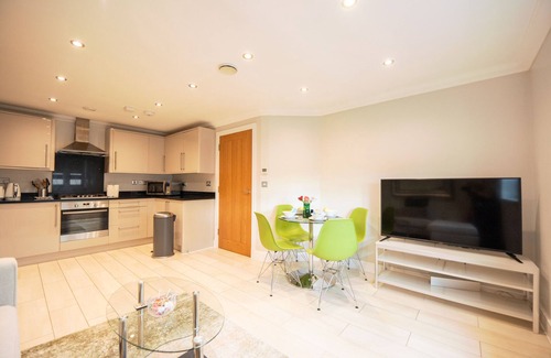 Reading Apartment | Malthouse Court - Premier 2-Bed with Terrace