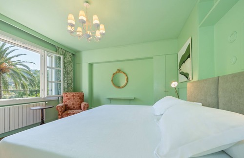 Esporles House | Malvasía- Life in middle of a vineyard, with a 600 Mb WIFI. Made for Nomads.
