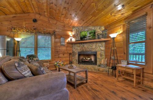 Morganton Villa | Mama Bears Hideaway Mountain views hot tub pet-friendly
