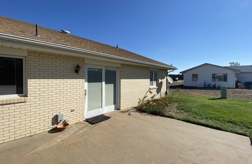 Great Bend House | Mamere's Duplex~Comfy large 2 bedroom