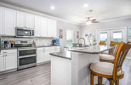Big Pine Key House | Manatee Watch | Gorgeous pool, 5 bedrooms, easy ocean access on Big Pine Key