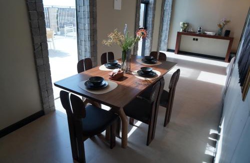 Hera Street Apartment | Manazel AL-Diriyah - ALZahra 2BR Stylish Stay 75TV 35