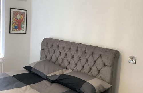 Broadheath Apartment | Manchester Airport House