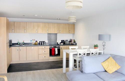 Droylsden House | Manchester Escape - Private Room & Bathroom Near Etihad and CoOp Arena - Free Secure Parking