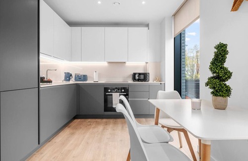 Manchester Apartment | Manchester Haven: Luxurious Apartment