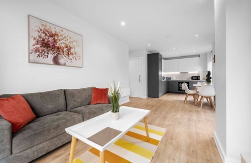 Manchester Apartment | Manchester Haven: Luxurious Apartment