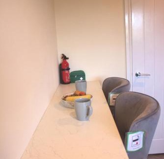 Wythenshawe House | Manchester Stay Hub - 2BR with Free Parking, Near Airport & Attractions
