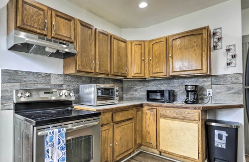 Center Apartment | Manchester Vacation Rental 10 Mi to Hartford!
