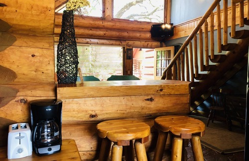 Marble Falls Cabin | Manda Shae: Charming Lakeside Escape Awaits You!