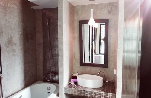 Thapae Hotel | Mandala House