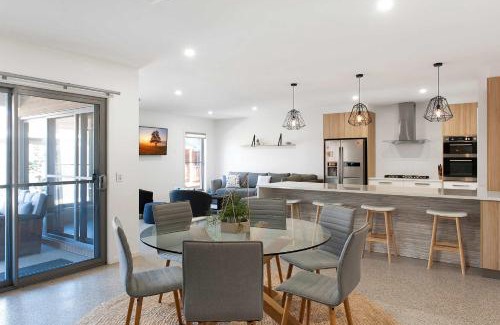 Echuca House | Mandel on High - Echuca Holiday Homes