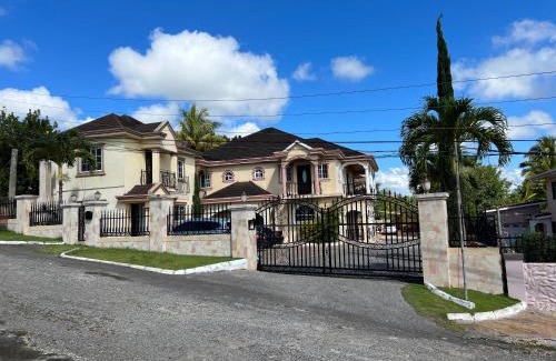 Epworth House | Mandeville ingleside luxury